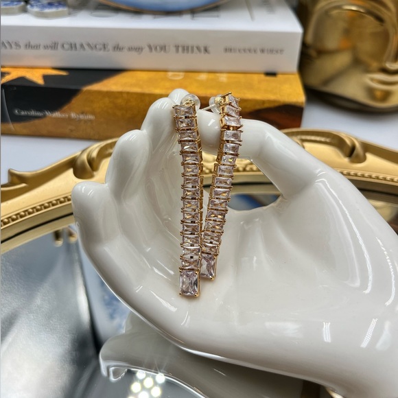 🆕 CRYSTAL HAZE 🧿 BNWOT Baguette Drop Earrings - Picture 14 of 15